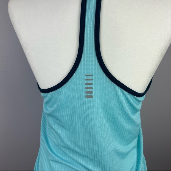 Under Armour Women’s Heat Gear Fitted Racerback  Light Blue Tank Top Size Small - Picture 5 of 6